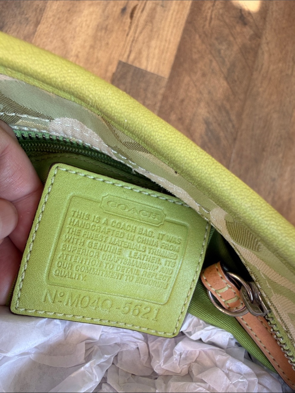 RARE 2004 Coach 5621 Soho Signature Optic Ladybug Tote Green Y2K🐞💚 - Picture 3 of 17